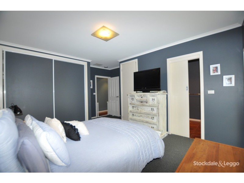 15 Silverton Drive, Ferntree Gully VIC 3156