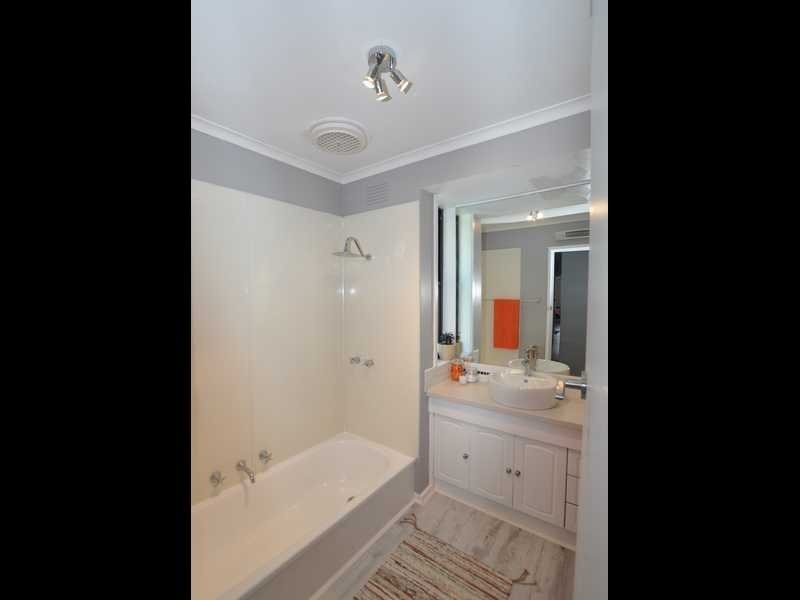 1580 Pakenham Road, Cockatoo VIC 3781