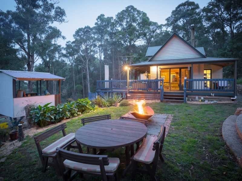 10 Halcyon Grove, Cockatoo VIC 3781