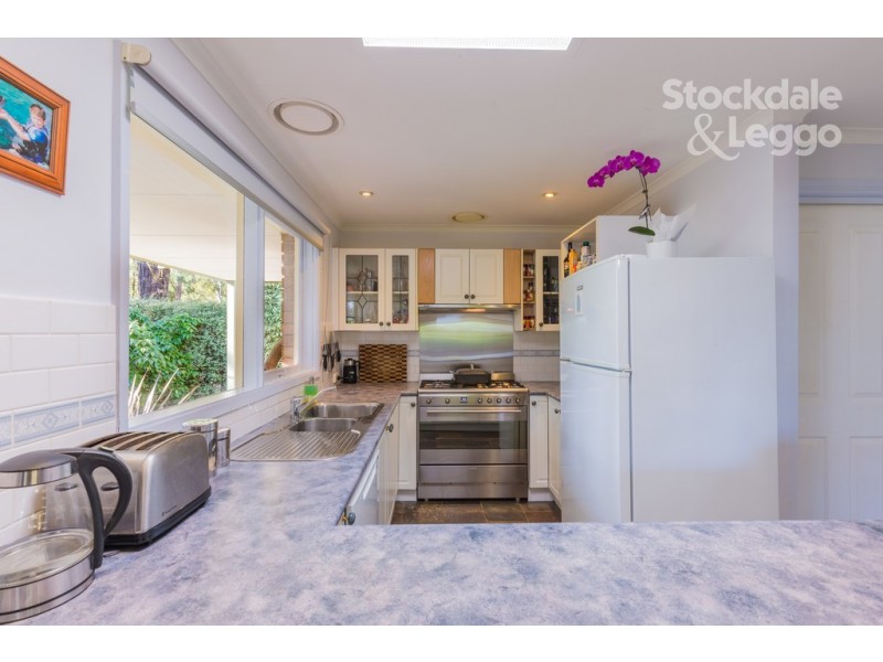 2 Leighton Avenue, Emerald VIC 3782