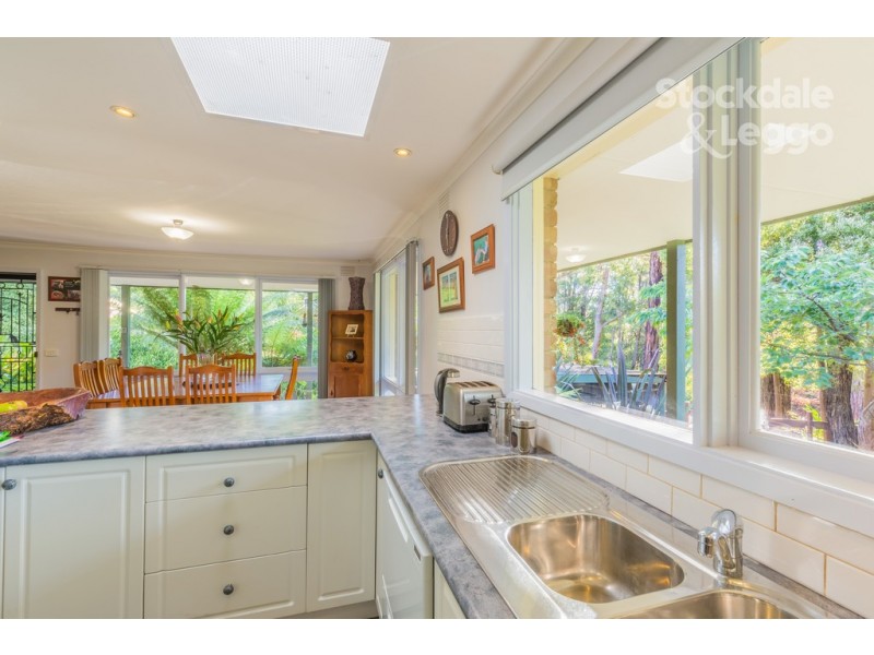 2 Leighton Avenue, Emerald VIC 3782