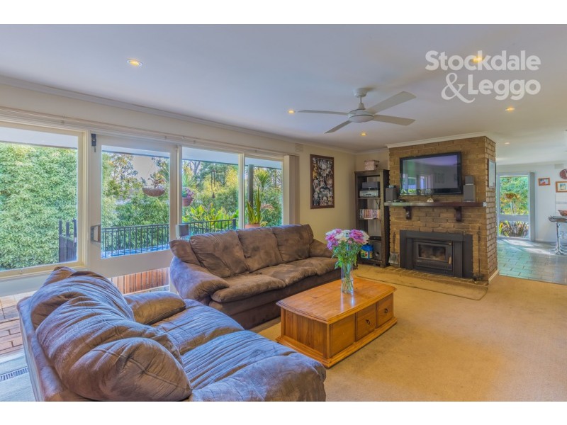 2 Leighton Avenue, Emerald VIC 3782