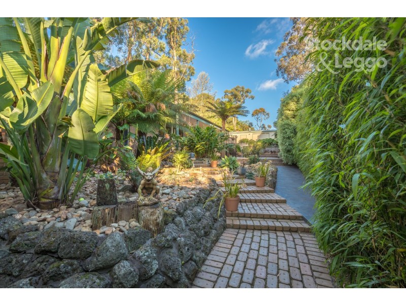 2 Leighton Avenue, Emerald VIC 3782