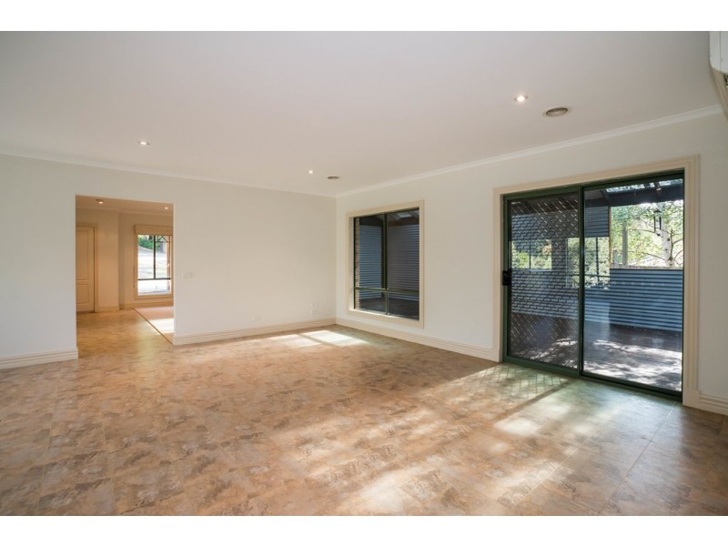 73 First Ave, Cockatoo VIC 3781