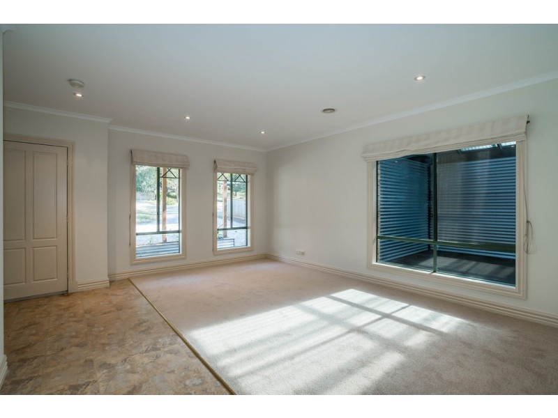 73 First Ave, Cockatoo VIC 3781