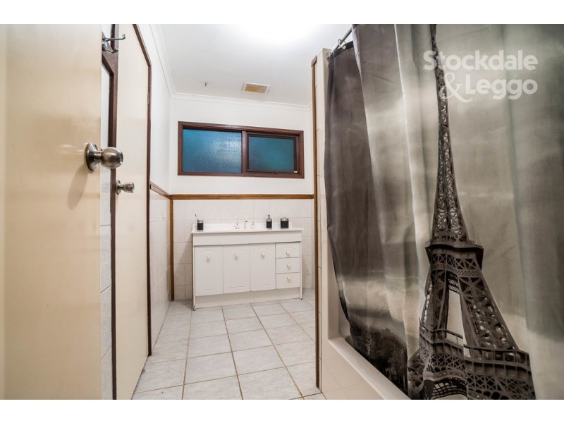 4 Jeanne St, Cockatoo VIC 3781