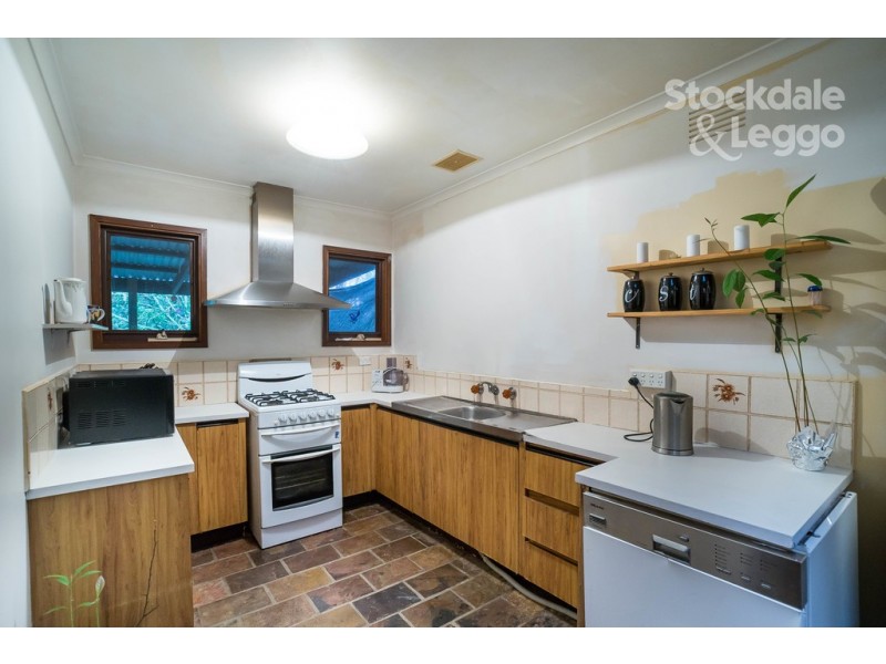 4 Jeanne St, Cockatoo VIC 3781