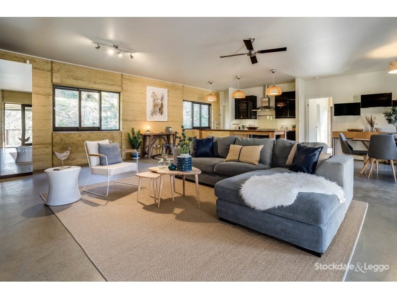 16 Caroline Crescent, Emerald VIC 3782