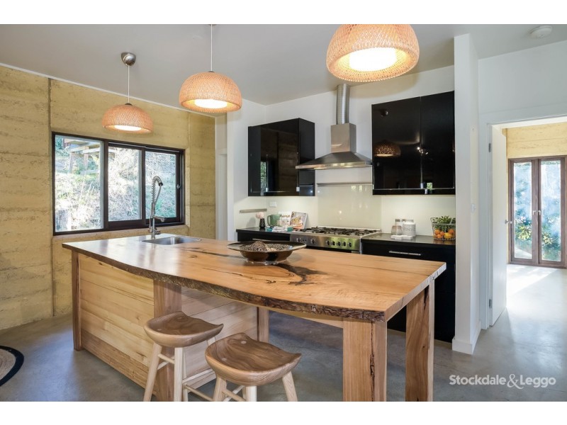 16 Caroline Crescent, Emerald VIC 3782