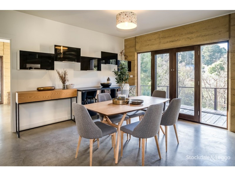 16 Caroline Crescent, Emerald VIC 3782