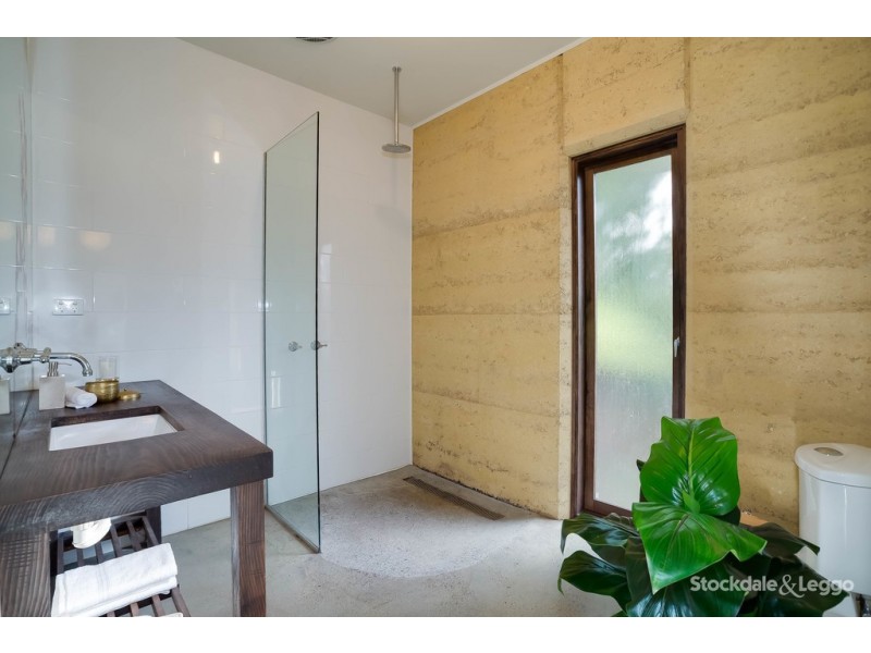 16 Caroline Crescent, Emerald VIC 3782