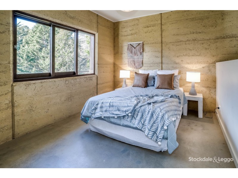 16 Caroline Crescent, Emerald VIC 3782