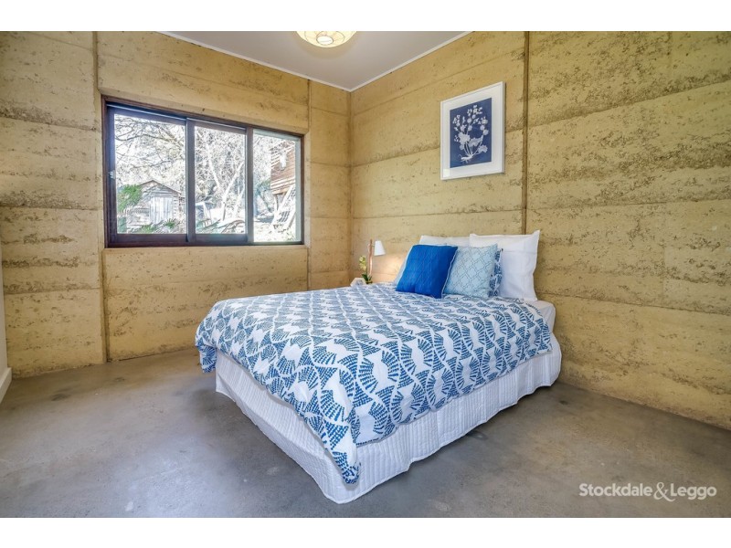 16 Caroline Crescent, Emerald VIC 3782