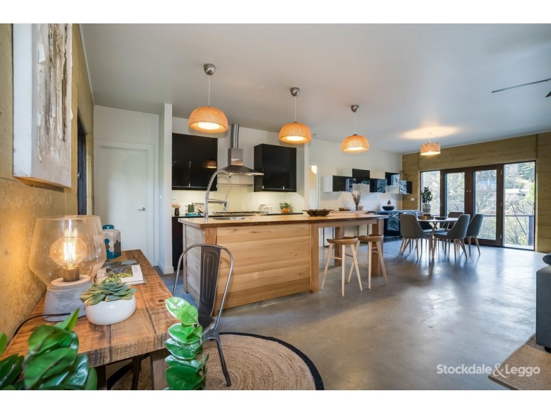 16 Caroline Crescent, Emerald VIC 3782