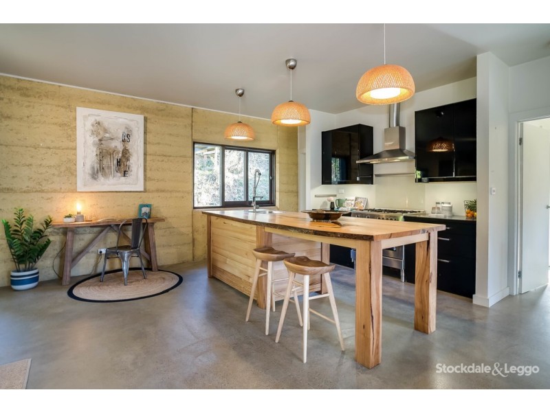 16 Caroline Crescent, Emerald VIC 3782