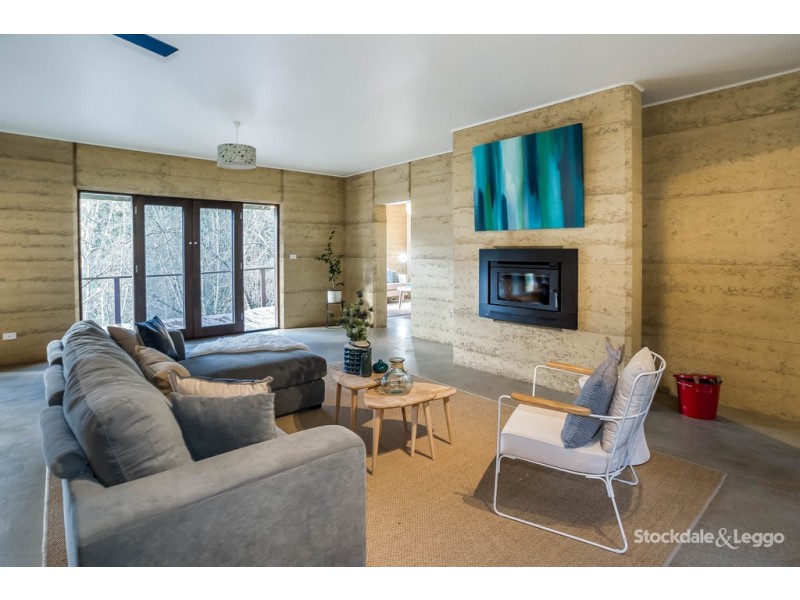 16 Caroline Crescent, Emerald VIC 3782