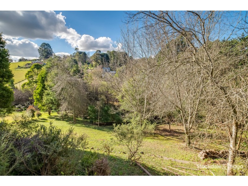 16 Caroline Crescent, Emerald VIC 3782