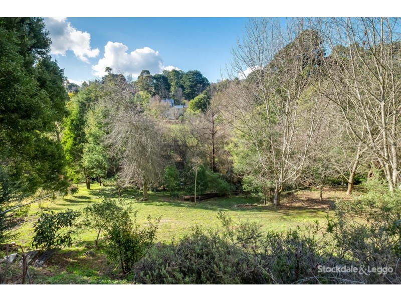 16 Caroline Crescent, Emerald VIC 3782