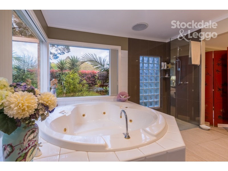 1 Paradise Avenue, Clematis VIC 3782