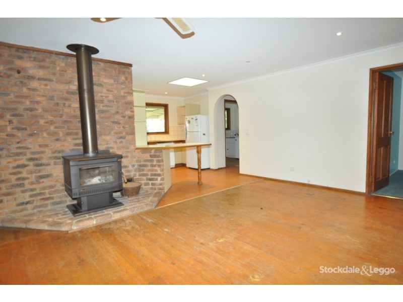 17 Kitchener Parade, Cockatoo VIC 3781