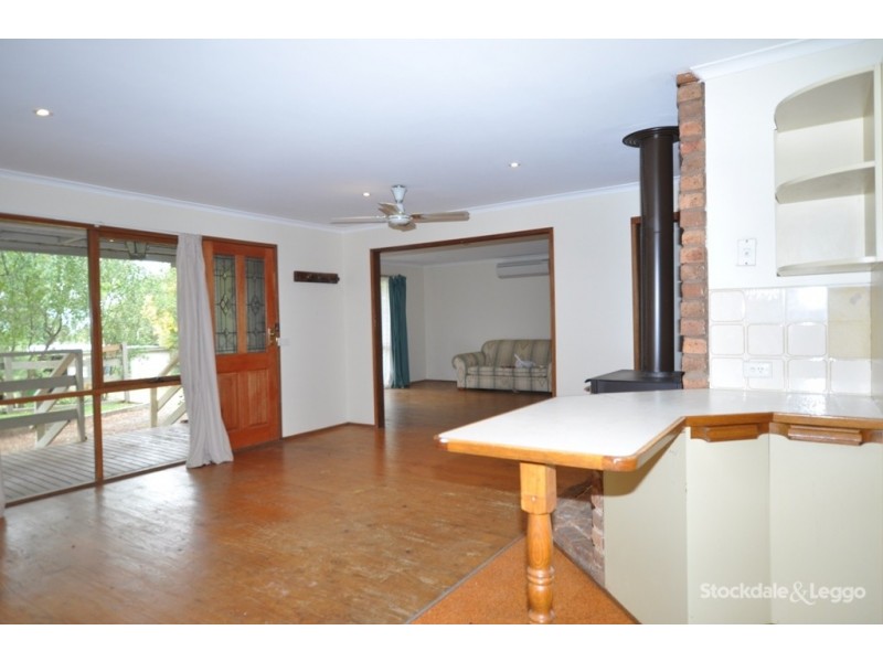 17 Kitchener Parade, Cockatoo VIC 3781