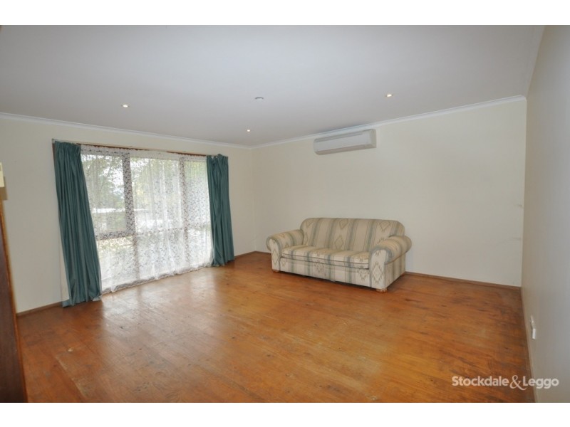 17 Kitchener Parade, Cockatoo VIC 3781