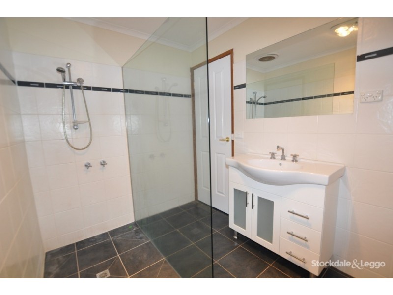 17 Kitchener Parade, Cockatoo VIC 3781