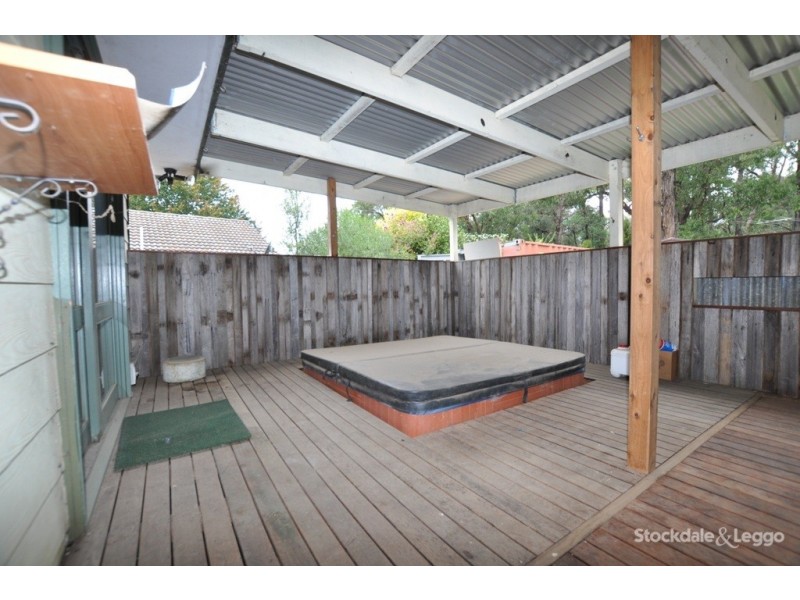 17 Kitchener Parade, Cockatoo VIC 3781