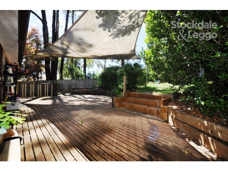 18 Devon Avenue, Cockatoo VIC 3781