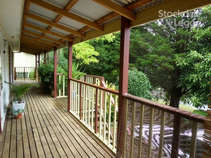 18 Devon Avenue, Cockatoo VIC 3781