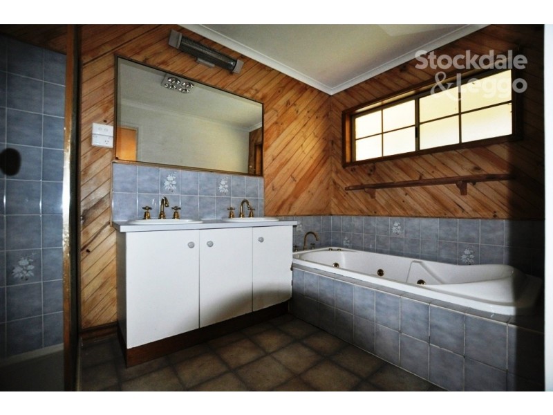 1 FernGully Road, Cockatoo VIC 3781