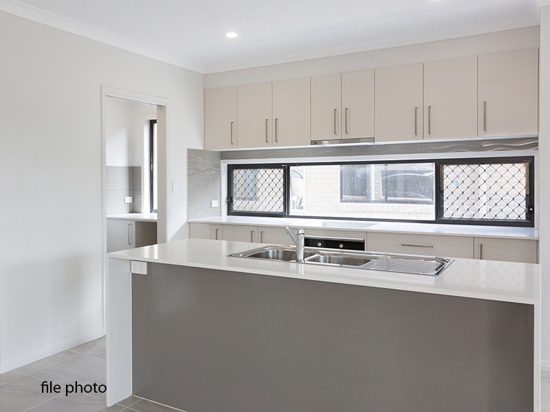 4 Flinders circ, Fitzgibbon QLD 4018