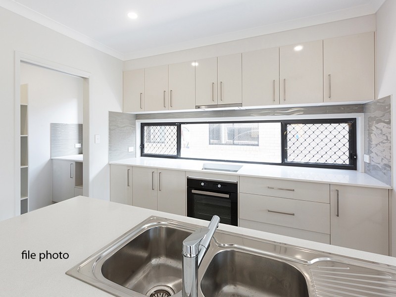 4 Flinders circ, Fitzgibbon QLD 4018