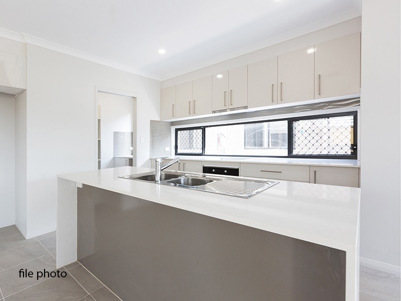 4 Flinders circ, Fitzgibbon QLD 4018