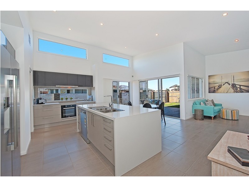 42 Waterside Esplanade, Caboolture South QLD 4510