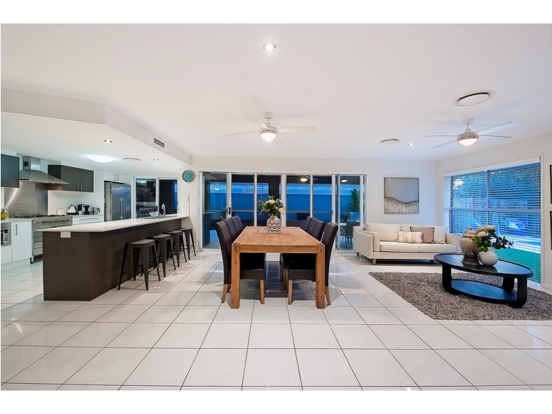 18 Kowari Crescent, North Lakes QLD 4509