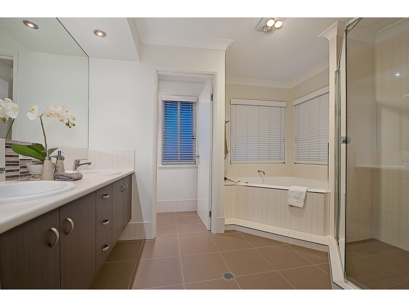 18 Kowari Crescent, North Lakes QLD 4509