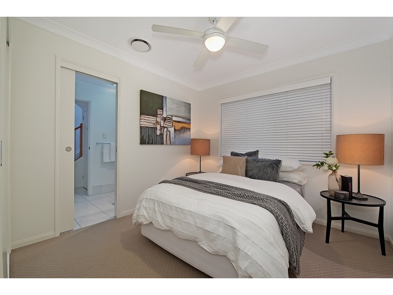 18 Kowari Crescent, North Lakes QLD 4509