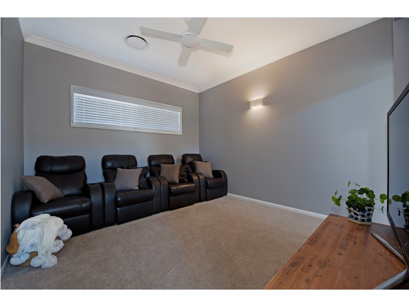 42 Waterside Esplanade, Caboolture South QLD 4510