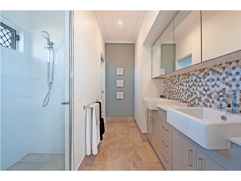 42 Waterside Esplanade, Caboolture South QLD 4510