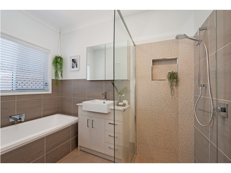 42 Waterside Esplanade, Caboolture South QLD 4510