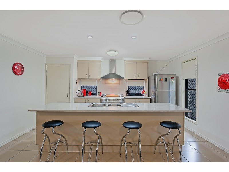 7 Carnarvon Cres, Fitzgibbon QLD 4018