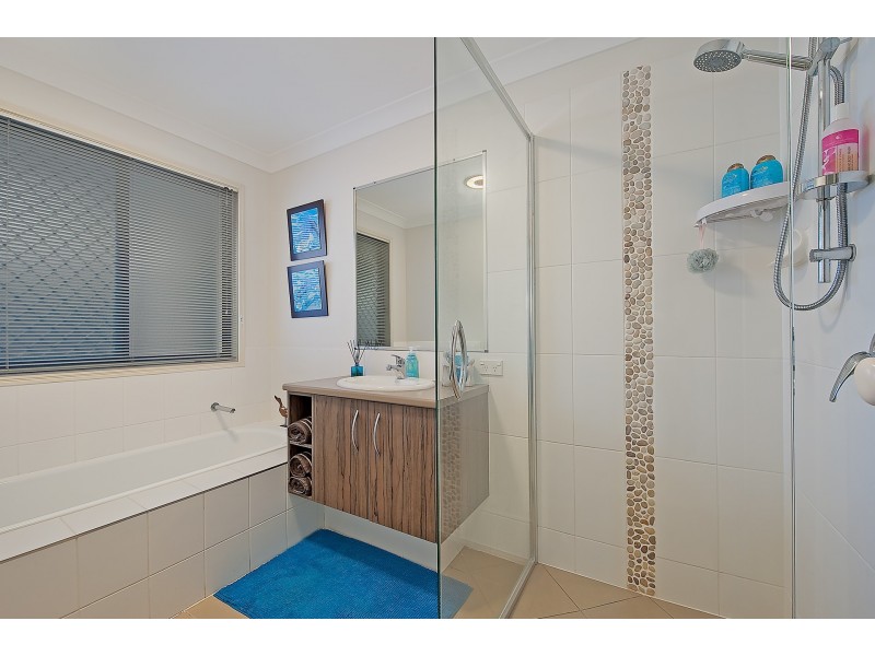 7 Carnarvon Cres, Fitzgibbon QLD 4018