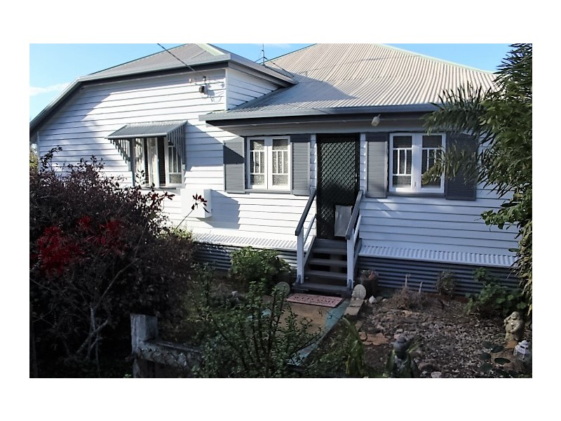 10 Morris Terrace, Gin Gin QLD 4671