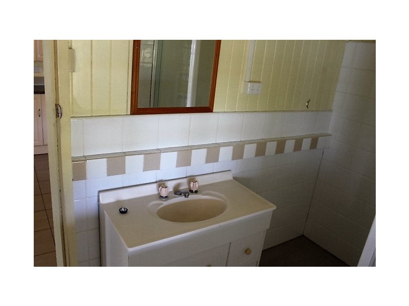 33 Horsecamp Rd, Gin Gin QLD 4671