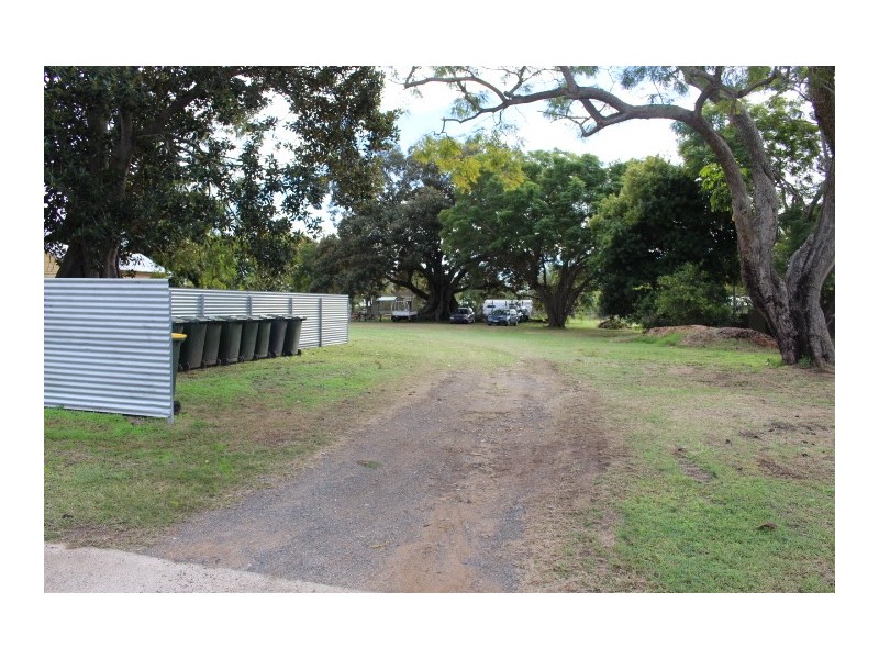 2 Mill St, Gin Gin QLD 4671