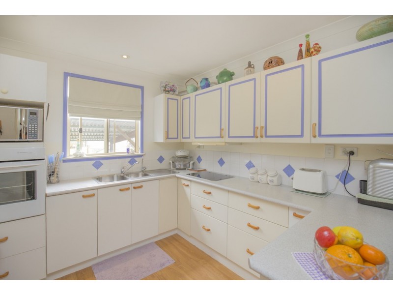 170 Halford Drive, Gin Gin QLD 4671