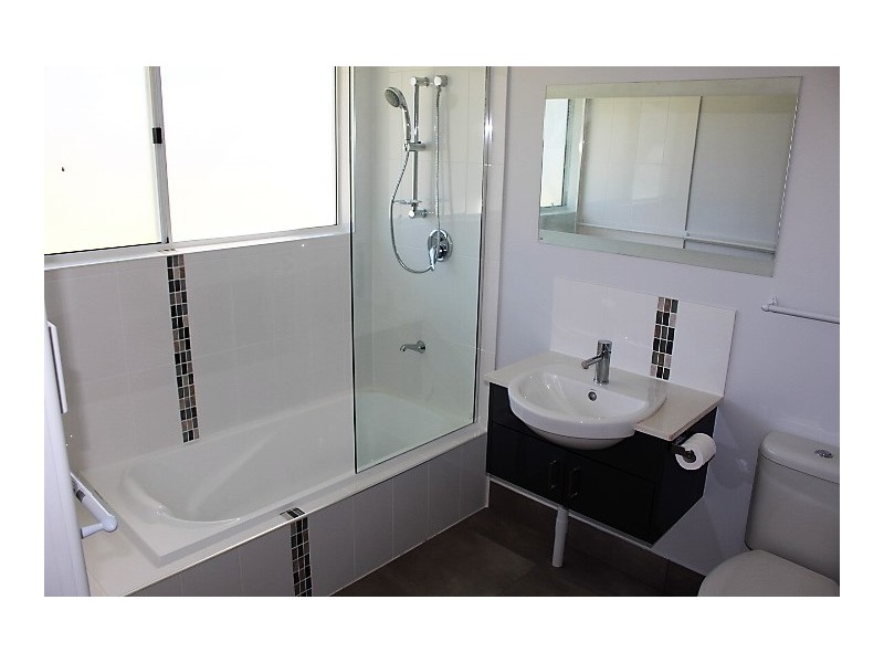 4 Village Lane, Gin Gin QLD 4671