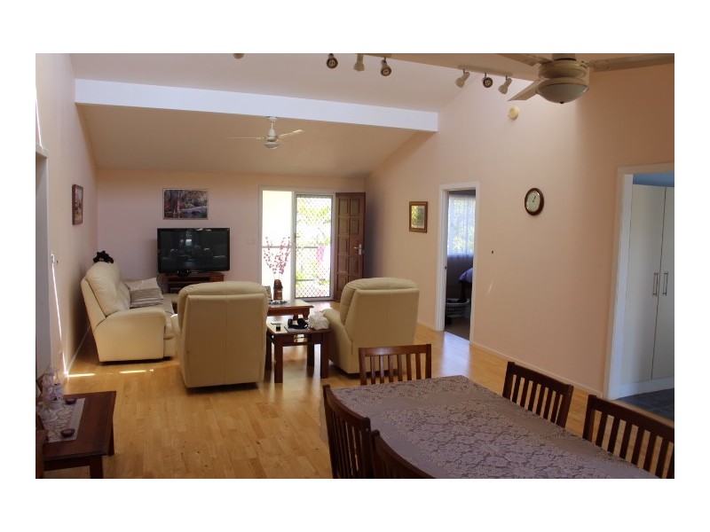 68 Hilltop Dr, Gin Gin QLD 4671