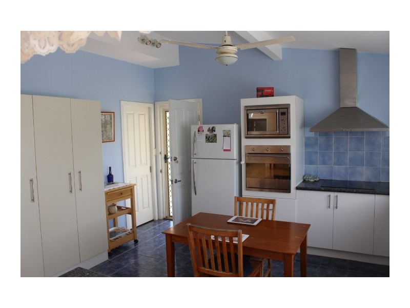 68 Hilltop Dr, Gin Gin QLD 4671